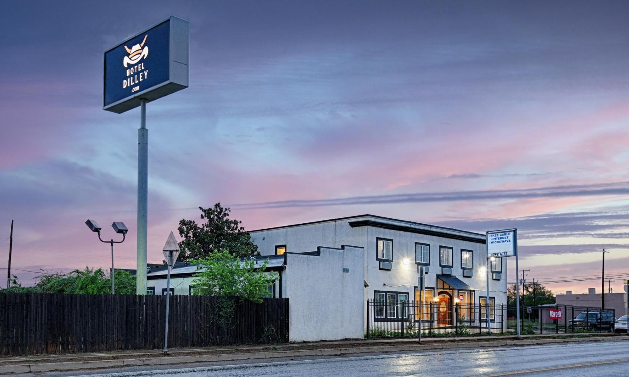 Hotel Dilley Grand Kültér fotó